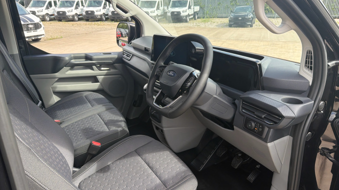 Ford Transit Custom 320 L2 Diesel Fwd 2.0 EcoBlue 136ps H1 Van Limited - Image 6